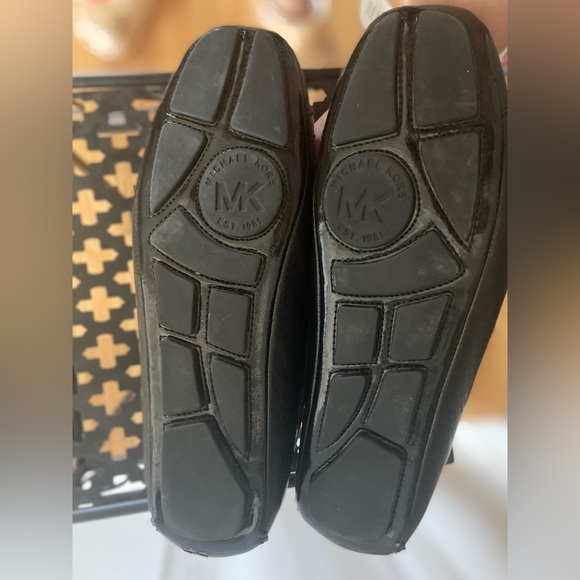 MICHAEL Michael Kors Black Flats. Size 8 - Picture 4 of 6